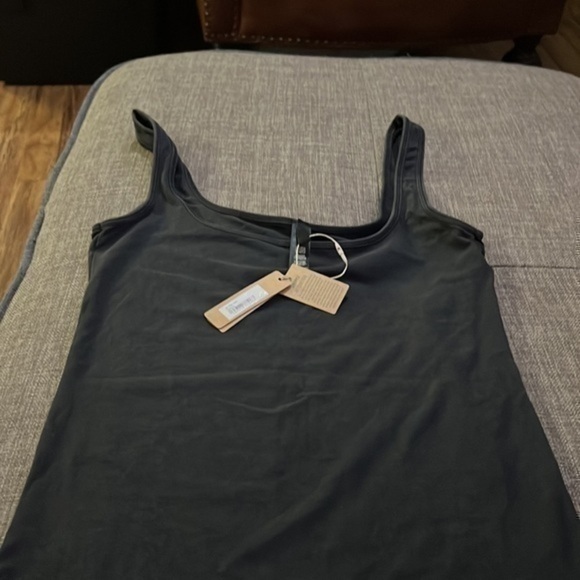 Skims Outdoor Tank Top - Picture 3 of 4
